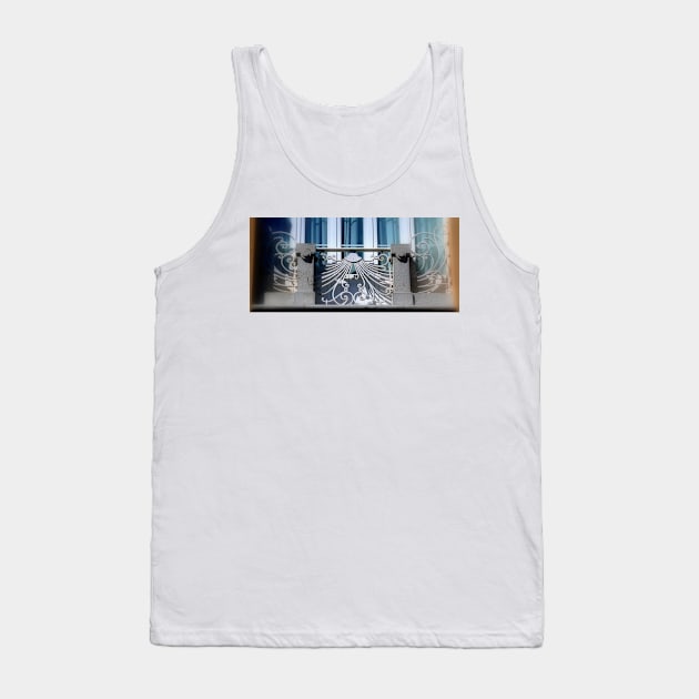 time doesn´t wait. Tank Top by terezadelpilar